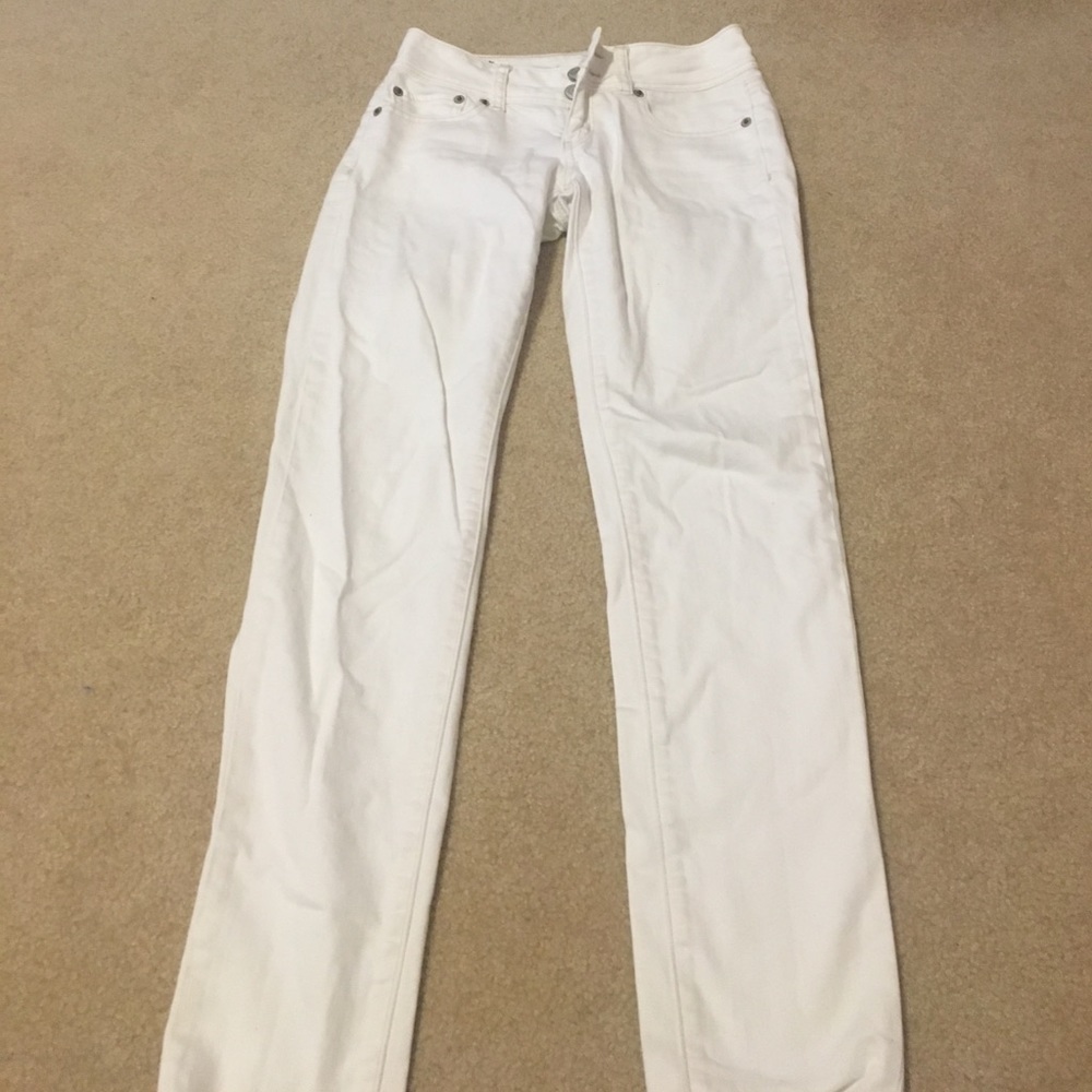 White American Eagle jeans